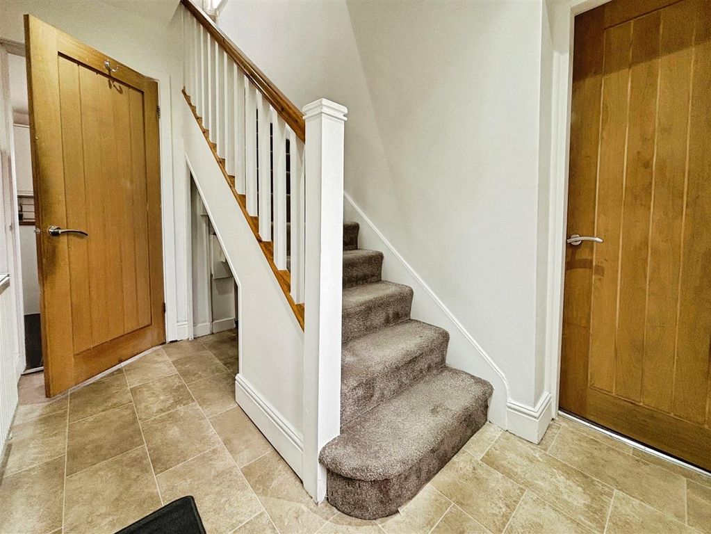Property photo 2 of 24 Entrance Hall