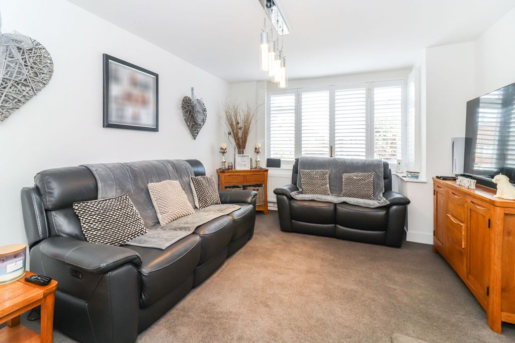 Property photo 3 of 25 Lounge Area