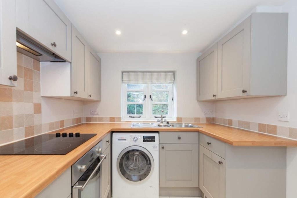 Property photo 2 of 9 Kitchen.Jpg