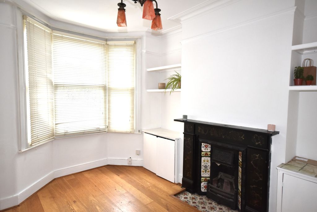 Property photo 2 of 8 Gallery