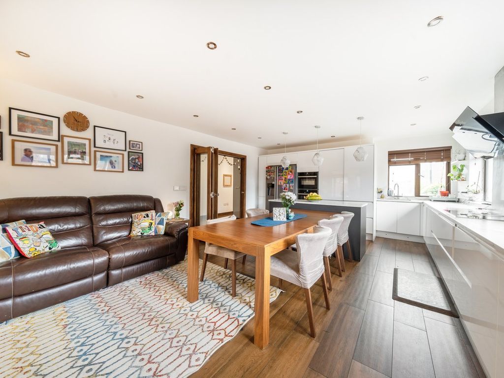 Property photo 3 of 21 Kitchen