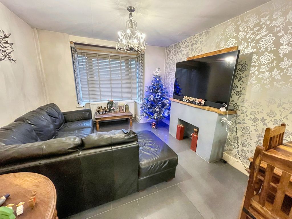 Property photo 2 of 12 100Grsi