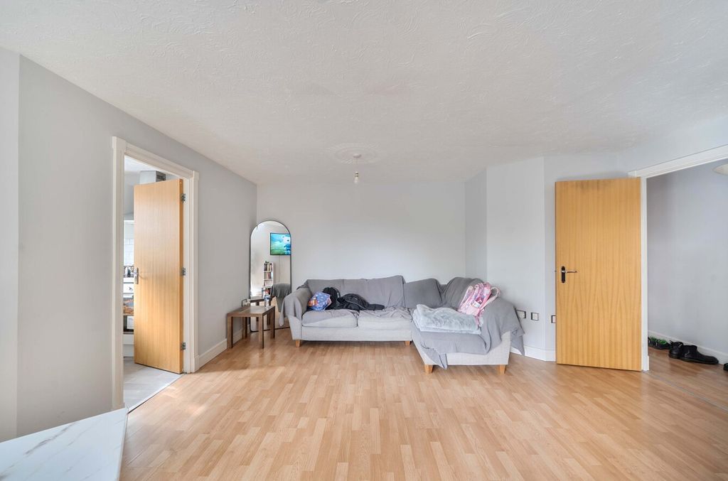 Property photo 3 of 11 1446832-7-69E11A1...