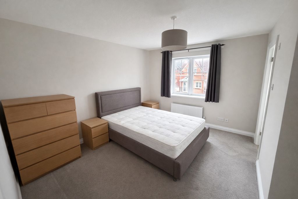 Property photo 2 of 8 Bedroom 1