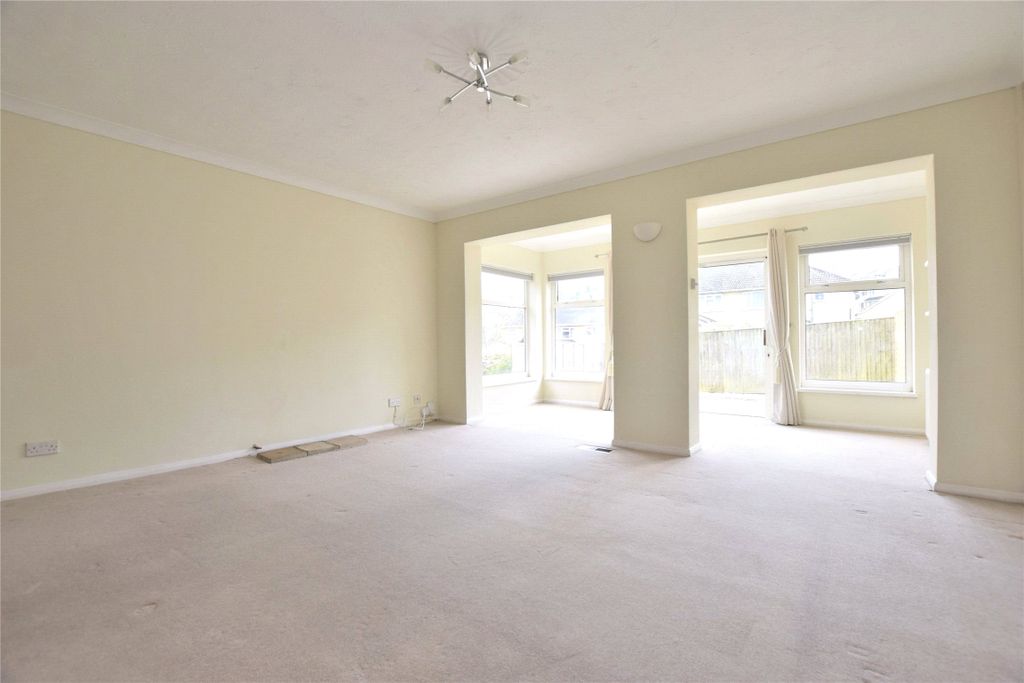 Property photo 2 of 16 Living/Dining Room