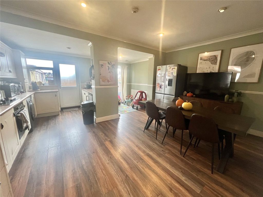 Property photo 3 of 20 Picture No. 04