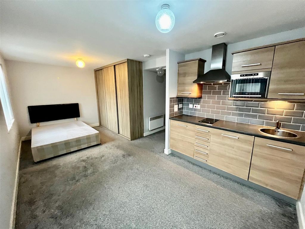 Property photo 1 of 6 Lounge/Kitchen