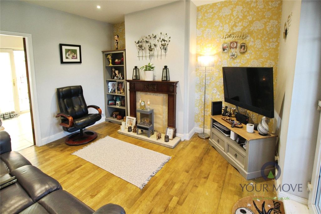 Property photo 2 of 11 Lounge