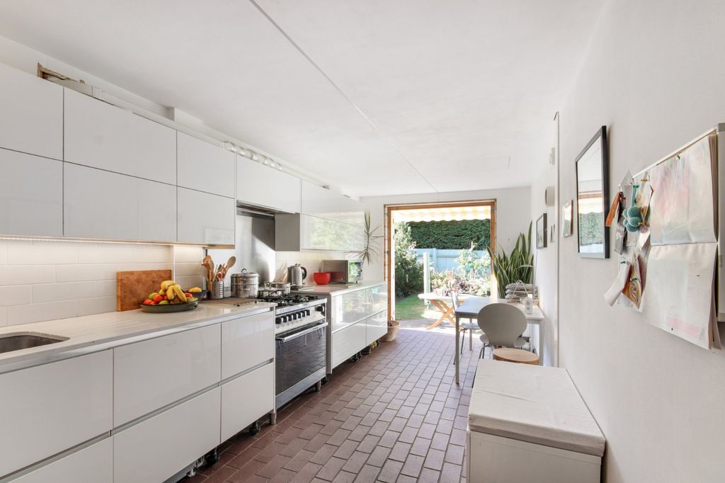 Property photo 2 of 17 Kitchen