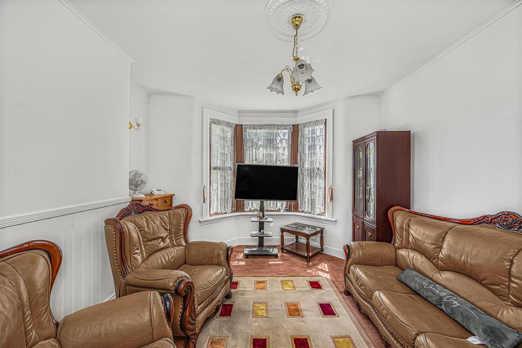 Property photo 3 of 20