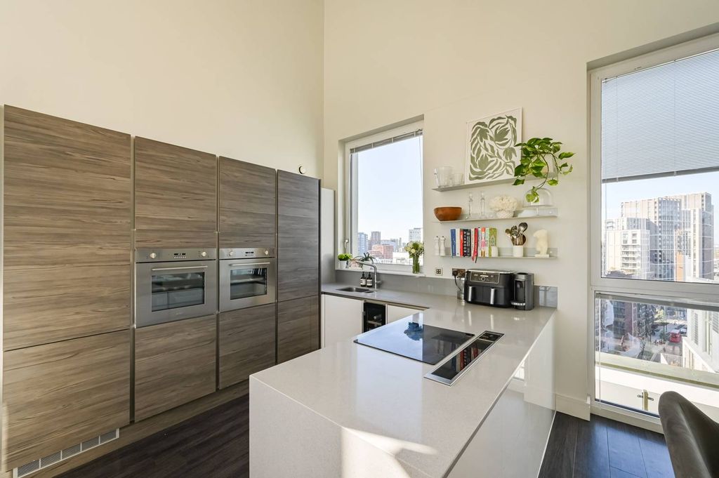 Property photo 2 of 42