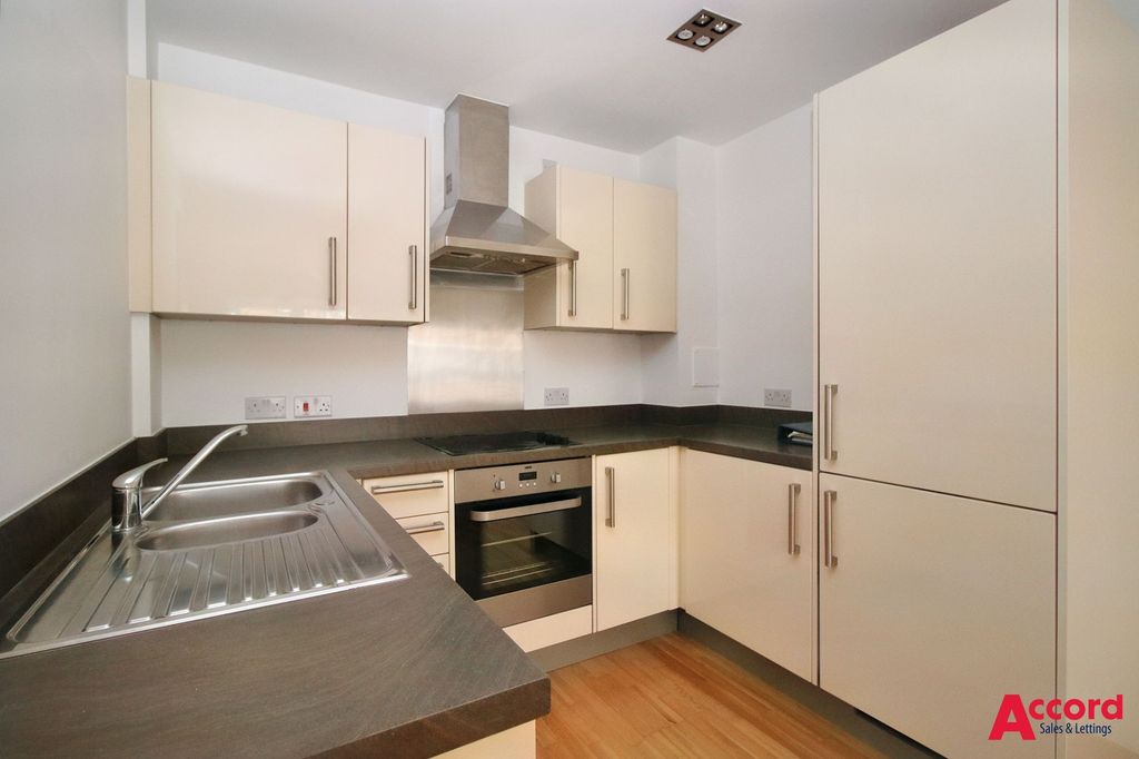 Property photo 3 of 7 Kitchen