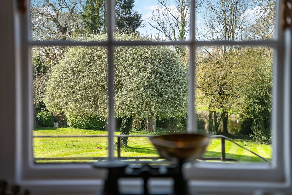 Property photo 3 of 44