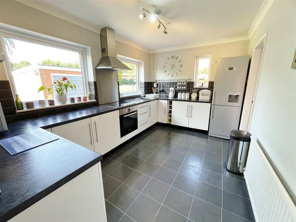 Property photo 3 of 41 Kitchen