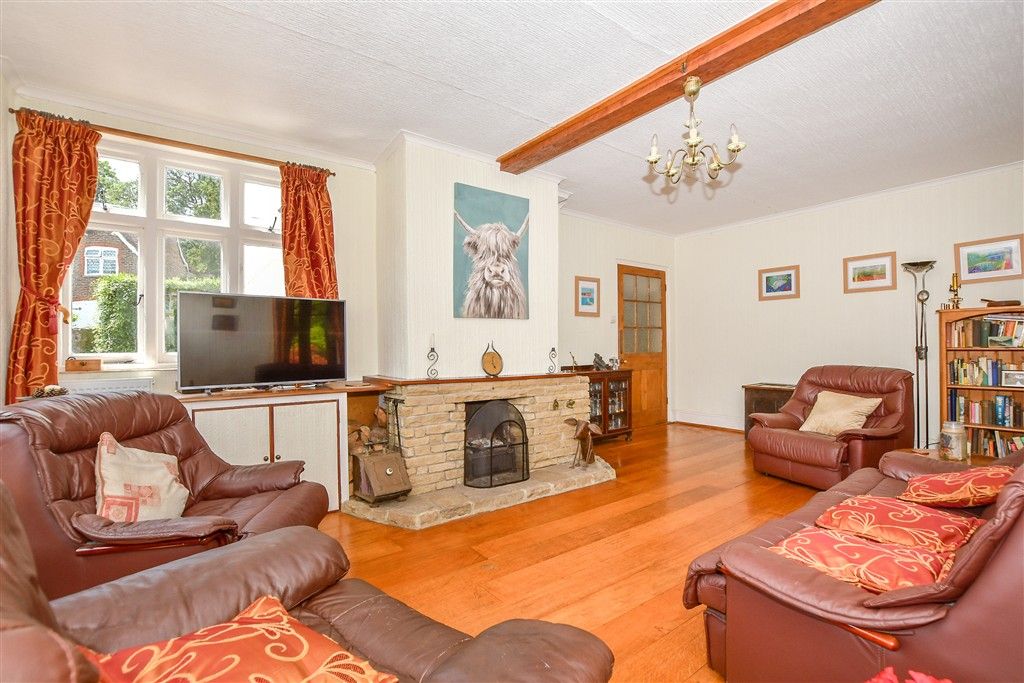 Property photo 3 of 15 Lounge