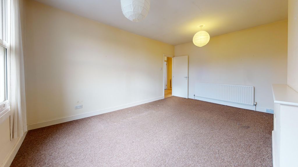 Property photo 3 of 11 Flat C, 37 Birdhurst Road, South Croydon, Cr2 7Ef