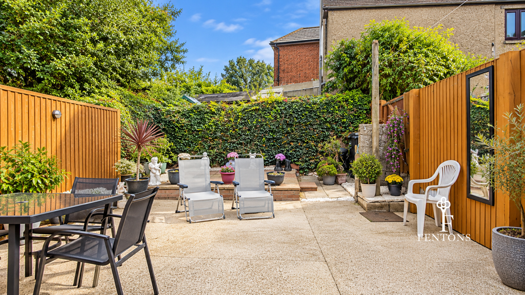Property photo 2 of 22 Terrace / Patio