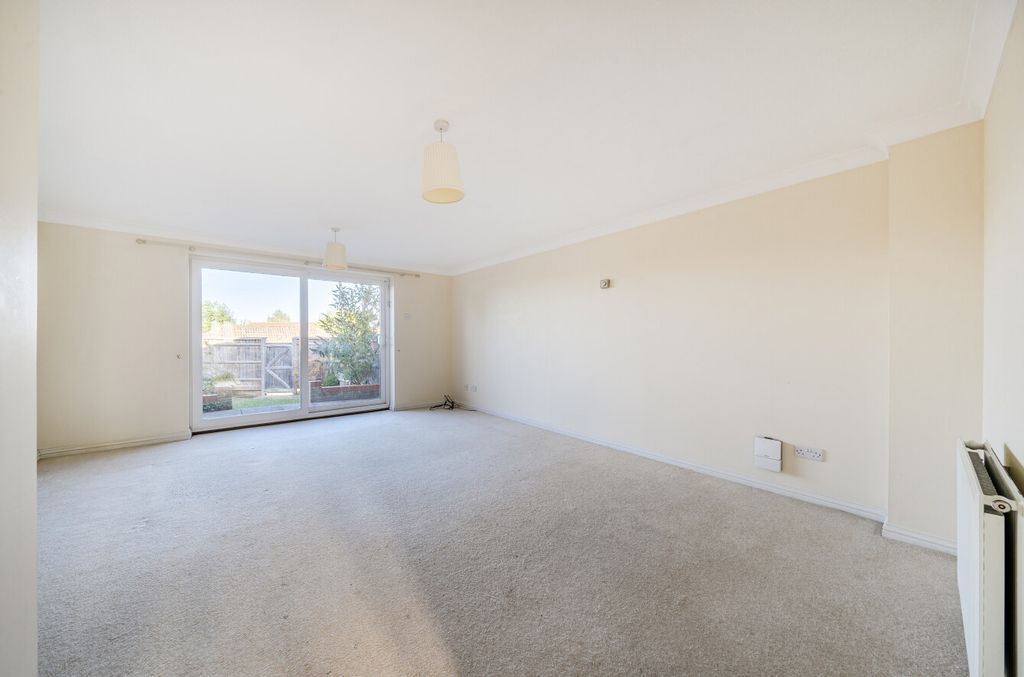 Property photo 3 of 15 Sitting Room