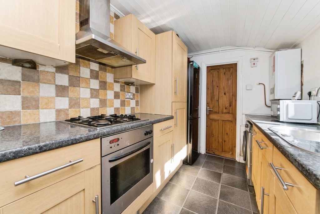 Property photo 3 of 18