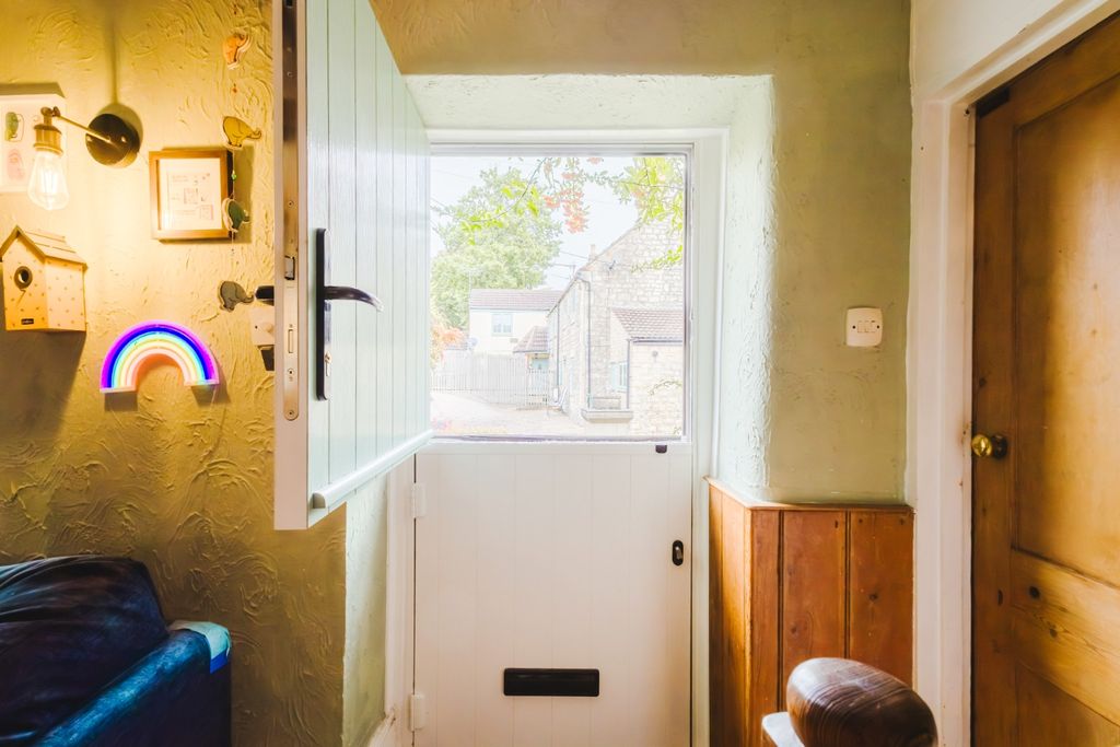 Property photo 2 of 37 5546852
