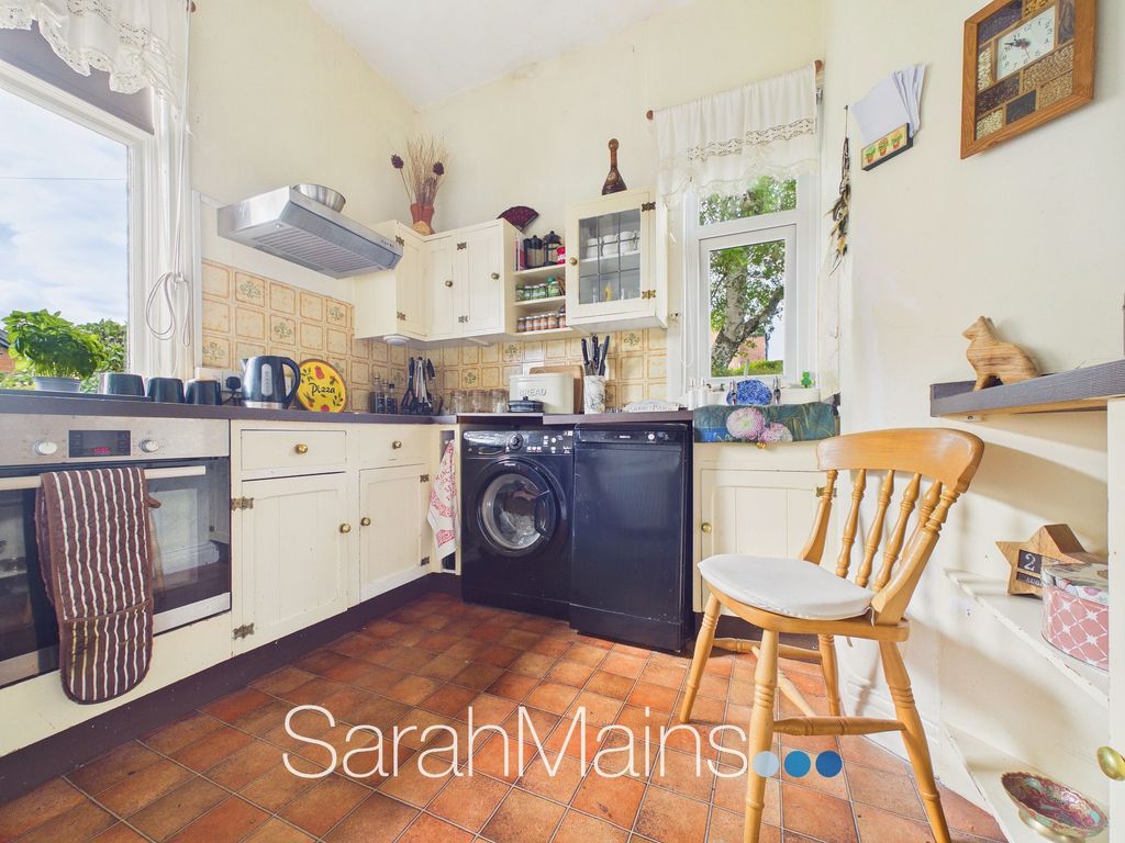 Property photo 3 of 16 Kitchen