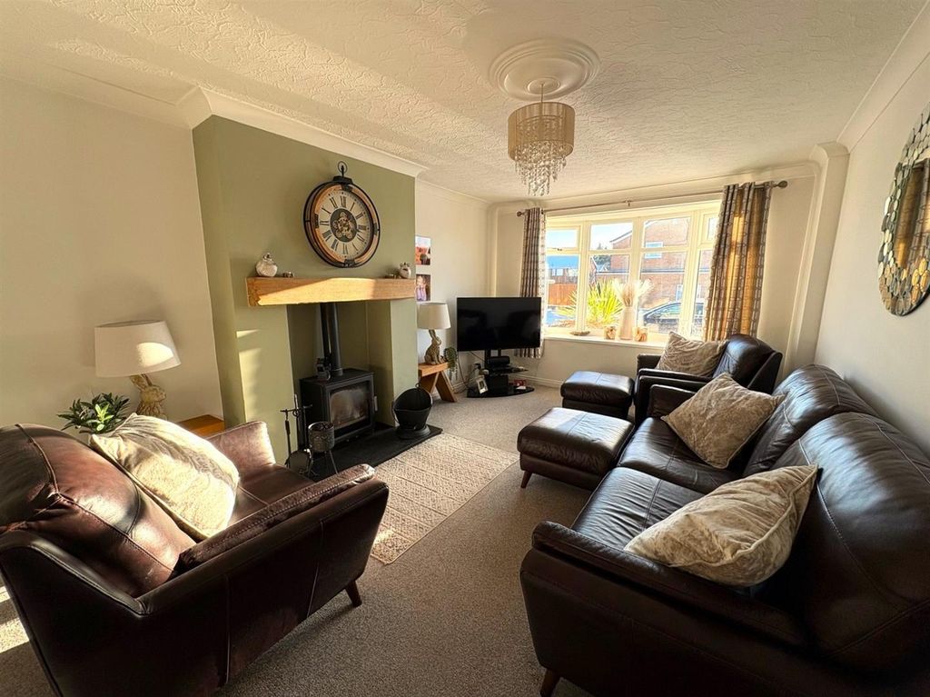 Property photo 2 of 19 Lounge/Dining Room