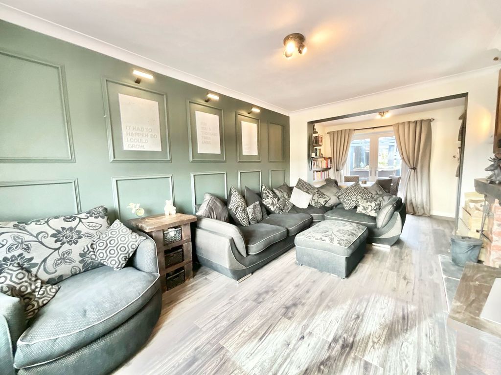 Property photo 2 of 27