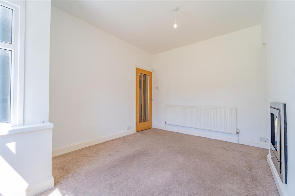 Property photo 3 of 18 Approach
