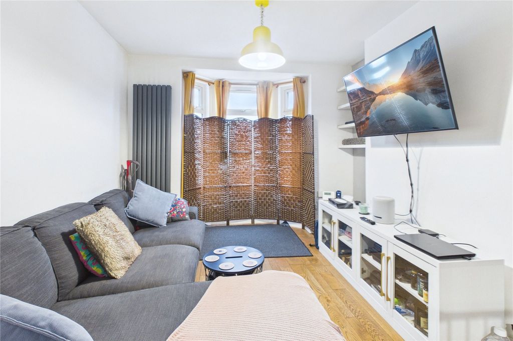 Property photo 2 of 19 Picture No. 25