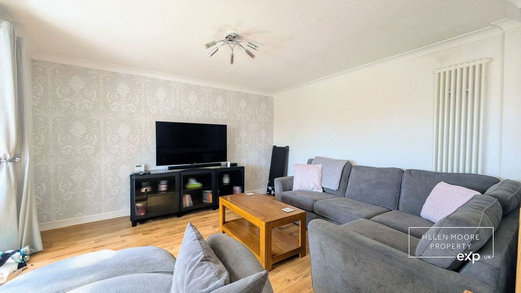 Property photo 2 of 18