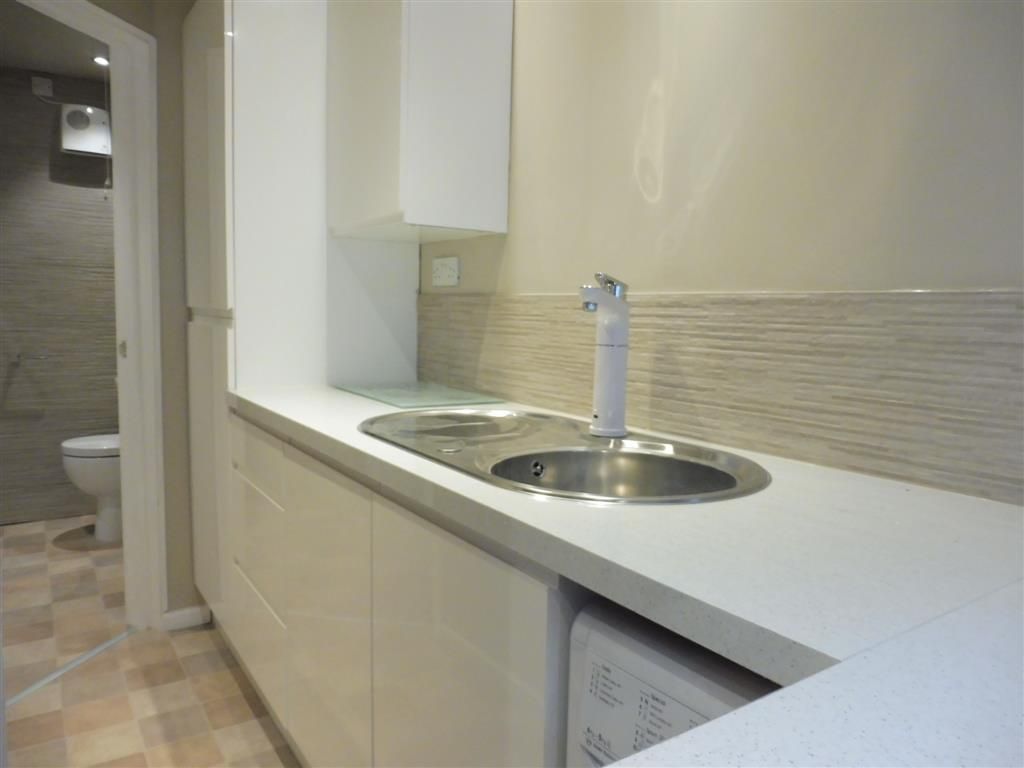 Property photo 3 of 9 Kitchen