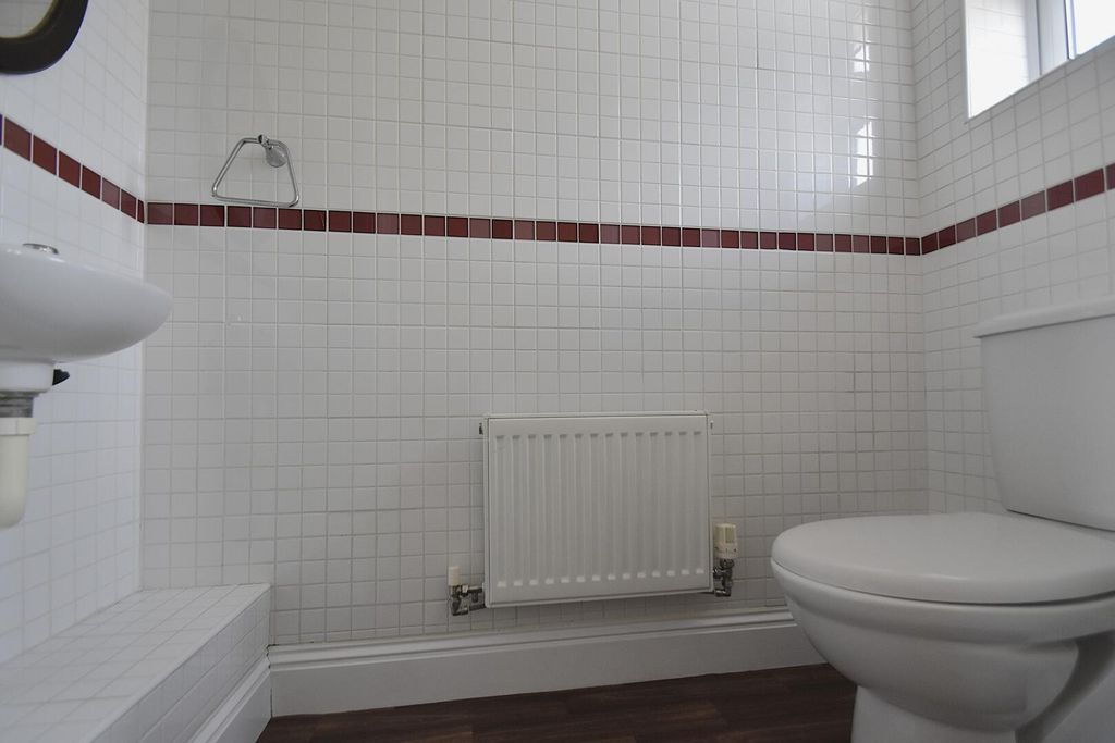 Property photo 2 of 10 WC