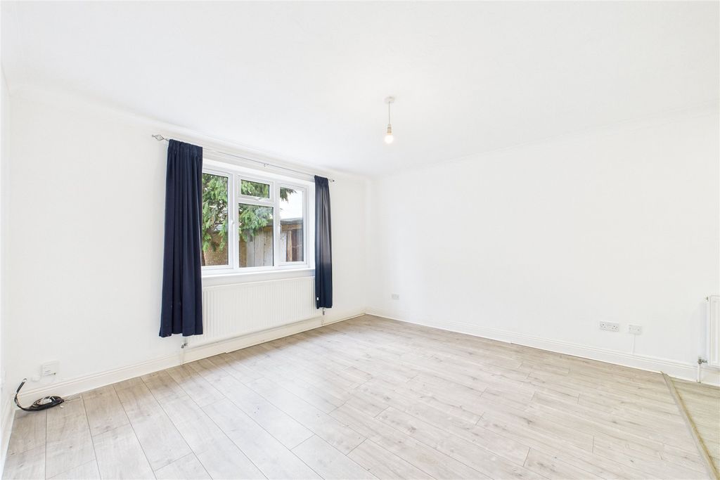 Property photo 2 of 8 Picture No. 03