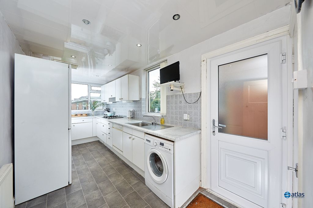 Property photo 3 of 16 Kitchen