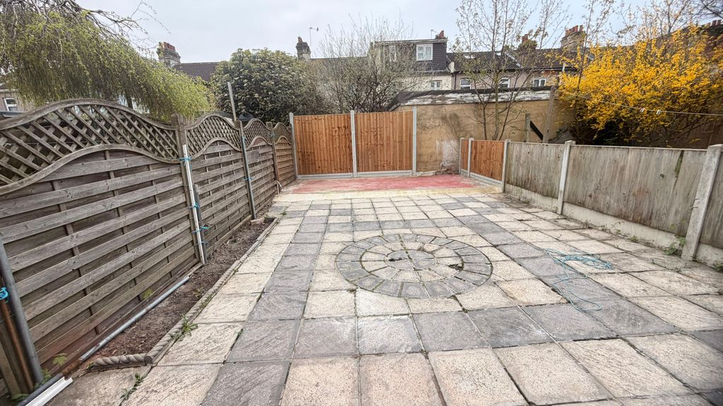 Property photo 2 of 8 Gallery