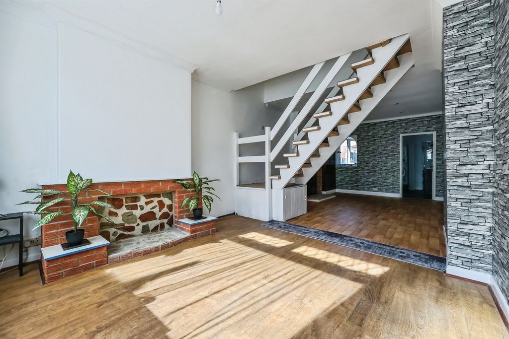 Property photo 3 of 18