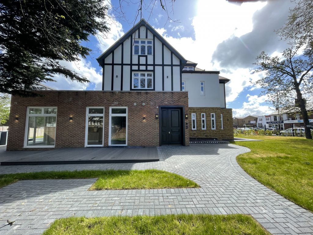 Property photo 1 of 8 2 Bed Flat To Rent Brampton Grove, London Nw4