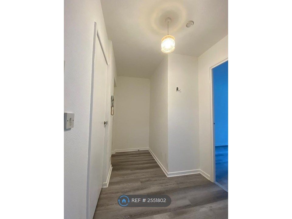 Property photo 3 of 11 Entrance