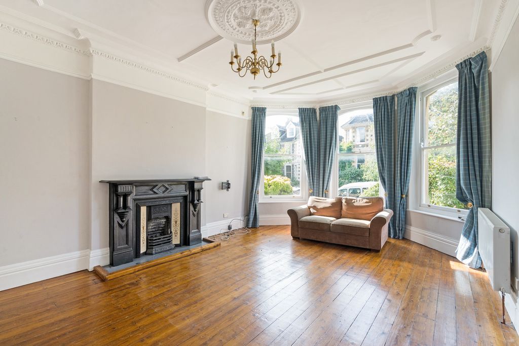 Property photo 3 of 15 Sitting Room