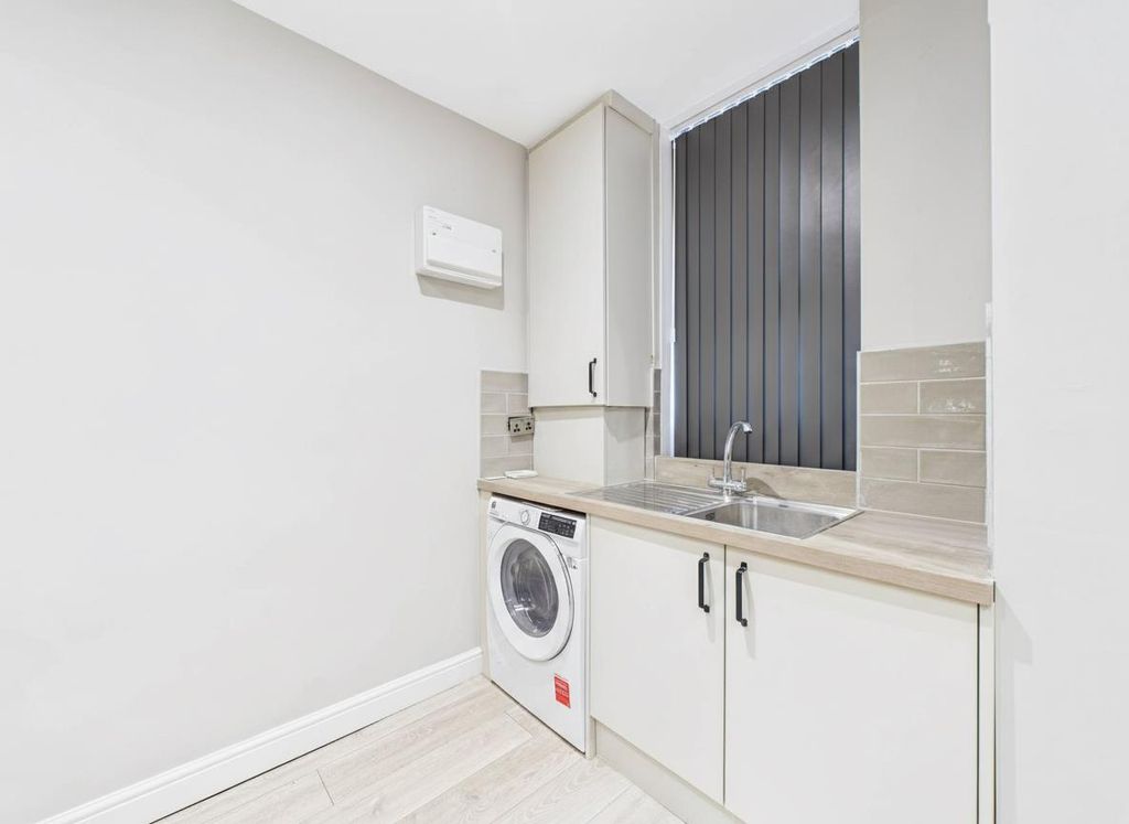 Property photo 3 of 10 Cam02071G0-Pr0794-Still003-001.Jpg