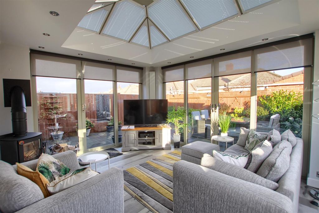 Property photo 2 of 18 De4.Jpg