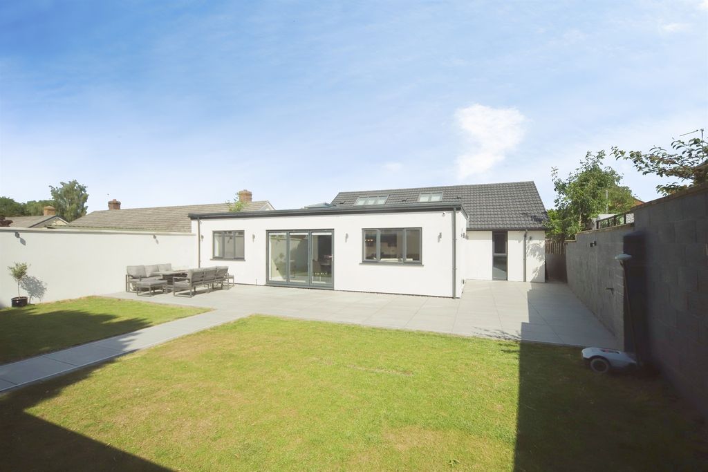 Property photo 3 of 19