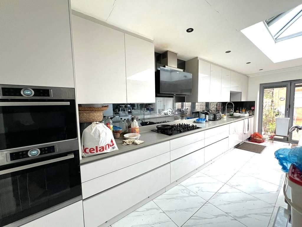 Property photo 1 of 7 Loft Converted Double Bedroom Close To East Ham Station With Private Toilet Shower