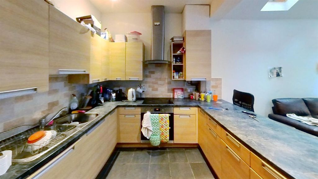 Property photo 3 of 9 196-Tiverton-Road-Ki