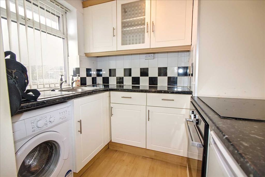 Property photo 3 of 5 Kitchen