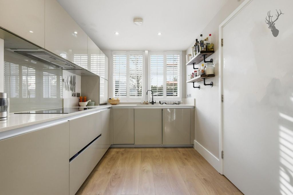 Property photo 3 of 25