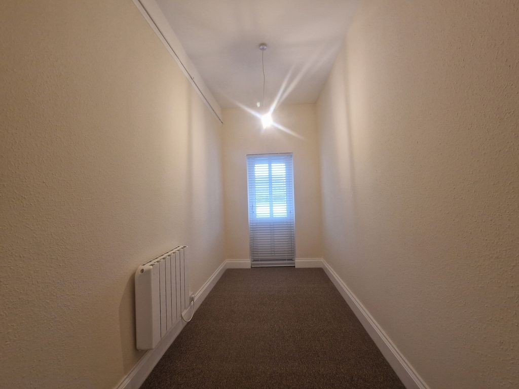 Property photo 3 of 8 Photo 4