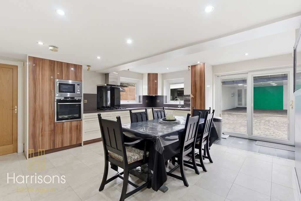 Property photo 3 of 40 5165987