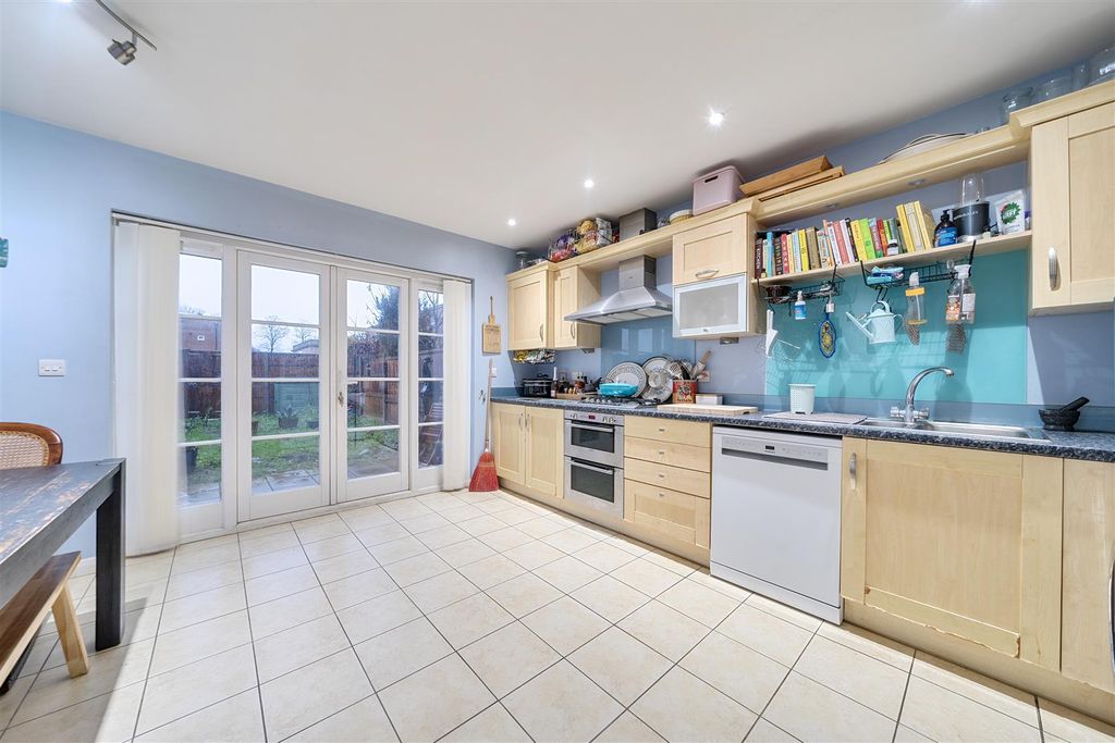 Property photo 2 of 14 Kitchen