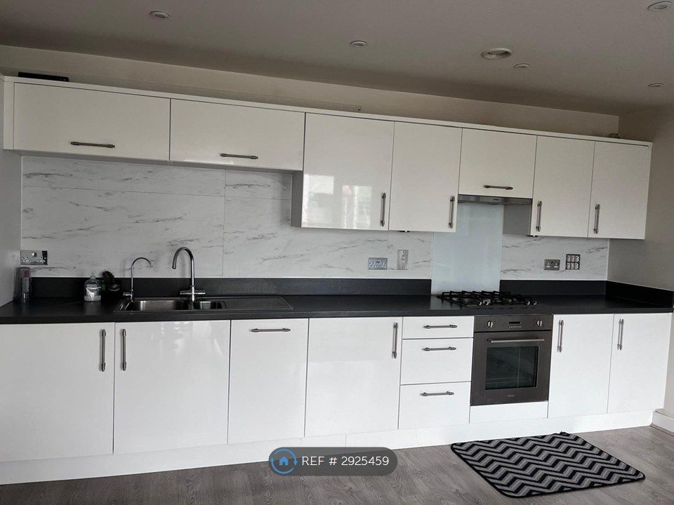 Property photo 1 of 8 Kitchen